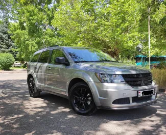 Frontansicht eines Mietwagens Dodge Journey in Eriwan, Armenien ✓ Auto Nr.9055. ✓ Automatisch TM ✓ 0 Bewertungen.