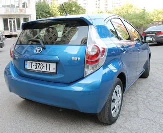 Mietwagen Toyota Prius C 2013 in Georgien, mit Hybride-Kraftstoff und 99 PS ➤ Ab 73 GEL pro Tag.