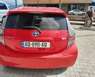 Benzin 1,5L Motor von Toyota Prius C 2014 zur Miete in Tiflis.