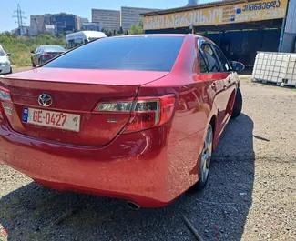 Benzin 3,5L Motor von Toyota Camry 2014 zur Miete in Tiflis.