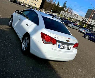 Vermietung Chevrolet Cruze. Komfort Fahrzeug zur Miete in Georgien ✓ Kaution Einzahlung von 300 GEL ✓ Versicherungsoptionen VKV Komplett, Junge.