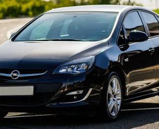 Frontansicht eines Mietwagens Opel Astra Sedan in Eriwan, Armenien ✓ Auto Nr.9069. ✓ Automatisch TM ✓ 0 Bewertungen.