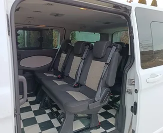 Benzin 2,2L Motor von Ford Tourneo Custom 2014 zur Miete in Tirana.