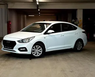 Frontansicht eines Mietwagens Hyundai Accent in Baku, Aserbaidschan ✓ Auto Nr.9082. ✓ Automatisch TM ✓ 0 Bewertungen.