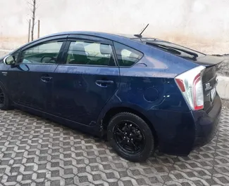 Benzin 1,5L Motor von Toyota Prius 2012 zur Miete in Tiflis.