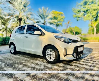 Frontansicht eines Mietwagens Kia Picanto am Flughafen Dubai Al Maktoum, VAE ✓ Auto Nr.9119. ✓ Automatisch TM ✓ 0 Bewertungen.