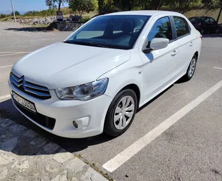 Frontansicht eines Mietwagens Citroen C-Elysee in Podgorica, Montenegro ✓ Auto Nr.9314. ✓ Schaltgetriebe TM ✓ 0 Bewertungen.