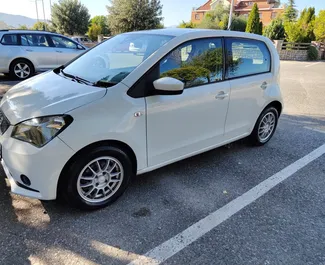 Frontansicht eines Mietwagens SEAT Mii in Podgorica, Montenegro ✓ Auto Nr.9312. ✓ Schaltgetriebe TM ✓ 0 Bewertungen.