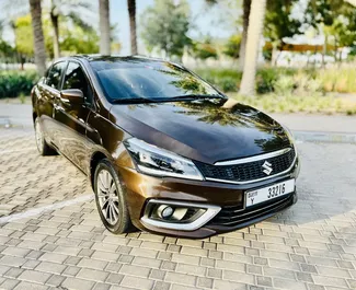 Frontansicht eines Mietwagens Suzuki Ciaz am Flughafen Dubai Al Maktoum, VAE ✓ Auto Nr.9130. ✓ Automatisch TM ✓ 0 Bewertungen.