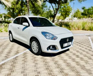 Frontansicht eines Mietwagens Suzuki Dzire am Flughafen Dubai Al Maktoum, VAE ✓ Auto Nr.9131. ✓ Automatisch TM ✓ 0 Bewertungen.