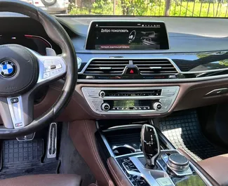 Mietwagen BMW 720d 2020 in Russland, mit Diesel-Kraftstoff und 250 PS ➤ Ab 7990 RUB pro Tag.