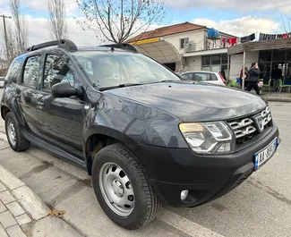 Frontansicht eines Mietwagens Dacia Duster in Tirana, Albanien ✓ Auto Nr.9281. ✓ Schaltgetriebe TM ✓ 0 Bewertungen.