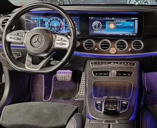 Mietwagen Mercedes-Benz E200 2019 in Russland, mit Benzin-Kraftstoff und 184 PS ➤ Ab 4990 RUB pro Tag.