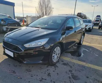 Frontansicht eines Mietwagens Ford Focus SW in Podgorica, Montenegro ✓ Auto Nr.9020. ✓ Schaltgetriebe TM ✓ 0 Bewertungen.