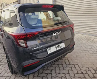 Benzin 2,0L Motor von Kia Carens 2024 zur Miete in Dubai.