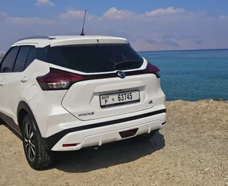 Nissan Kicks 2021 zur Miete verfügbar in Dubai, mit Kilometerbegrenzung 200 km/Tag.