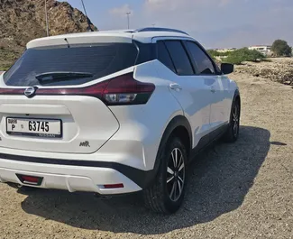 Innenraum von Nissan Kicks zur Miete in VAE. Ein großartiges 5-Sitzer Fahrzeug mit Automatisch Getriebe.