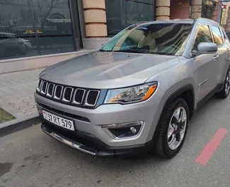 Frontansicht eines Mietwagens Jeep Compass in Eriwan, Armenien ✓ Auto Nr.9410. ✓ Automatisch TM ✓ 0 Bewertungen.