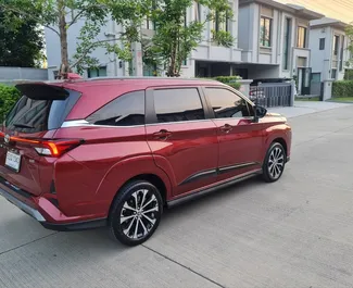 Vermietung Toyota Veloz. Komfort, Minivan Fahrzeug zur Miete in Thailand ✓ Kaution Einzahlung von 5000 THB ✓ Versicherungsoptionen KFZ-HV, VKV Plus, Insassen.