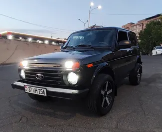 Frontansicht eines Mietwagens Lada Niva in Eriwan, Armenien ✓ Auto Nr.9412. ✓ Schaltgetriebe TM ✓ 1 Bewertungen.