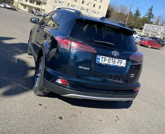 Benzin 2,5L Motor von Toyota Rav4 2018 zur Miete in Kutaisi.