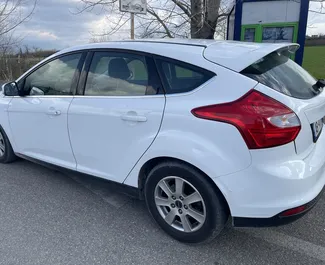 Autovermietung Ford Focus Nr.9388 Schaltgetriebe am Flughafen von Tirana, ausgestattet mit einem 1,0L Motor ➤ Von Romeo in Albanien.