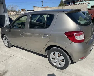 Autovermietung Dacia Sandero Nr.9485 Schaltgetriebe am Flughafen von Tirana, ausgestattet mit einem 1,0L Motor ➤ Von Romeo in Albanien.