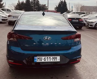 Benzin 2,0L Motor von Hyundai Elantra 2018 zur Miete am Flughafen Tiflis.