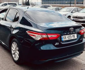 Toyota Camry 2021 zur Miete verfügbar am Flughafen Tiflis, mit Kilometerbegrenzung unbegrenzte.