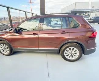 Autovermietung Volkswagen Tiguan Nr.9508 Schaltgetriebe am Flughafen Teneriffa Süd, ausgestattet mit einem 1,5L Motor ➤ Von Philip in Spanien.