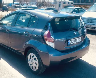 Toyota Prius C 2016 zur Miete verfügbar am Flughafen Tiflis, mit Kilometerbegrenzung unbegrenzte.