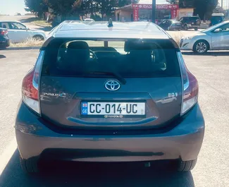 Benzin 1,5L Motor von Toyota Prius C 2016 zur Miete am Flughafen Tiflis.