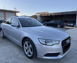 Frontansicht eines Mietwagens Audi A6 am Flughafen von Tirana, Albanien ✓ Auto Nr.9498. ✓ Automatisch TM ✓ 0 Bewertungen.