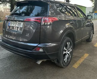 Benzin 2,5L Motor von Toyota Rav4 2018 zur Miete in Tiflis.