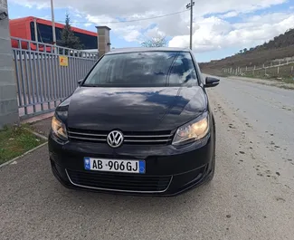 Autovermietung Volkswagen Touran Nr.9394 Automatisch in Tirana, ausgestattet mit einem 1,6L Motor ➤ Von Artur in Albanien.