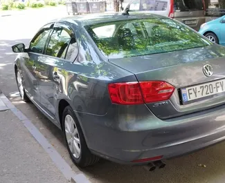 Volkswagen Jetta 2013 zur Miete verfügbar in Tiflis, mit Kilometerbegrenzung unbegrenzte.