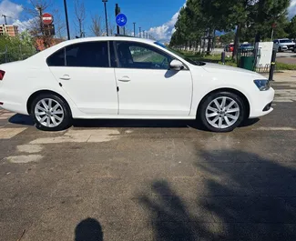 Autovermietung Volkswagen Jetta Nr.9572 Automatisch in Tirana, ausgestattet mit einem 2,0L Motor ➤ Von Besmir in Albanien.