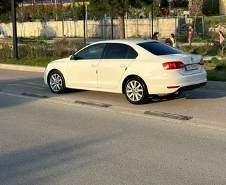 Autovermietung Volkswagen Jetta Nr.9574 Automatisch in Tirana, ausgestattet mit einem 2,0L Motor ➤ Von Besmir in Albanien.