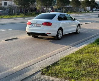 Mietwagen Volkswagen Jetta 2013 in Albanien, mit Diesel-Kraftstoff und 140 PS ➤ Ab 55 EUR pro Tag.