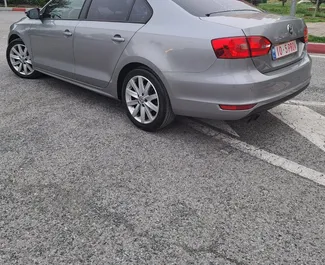 Autovermietung Volkswagen Jetta Nr.9576 Automatisch in Tirana, ausgestattet mit einem 2,0L Motor ➤ Von Besmir in Albanien.