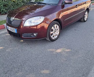 Frontansicht eines Mietwagens Skoda Fabia Combi in Tirana, Albanien ✓ Auto Nr.9580. ✓ Schaltgetriebe TM ✓ 0 Bewertungen.