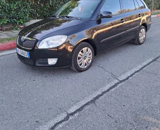 Frontansicht eines Mietwagens Skoda Fabia Combi in Tirana, Albanien ✓ Auto Nr.9581. ✓ Schaltgetriebe TM ✓ 0 Bewertungen.