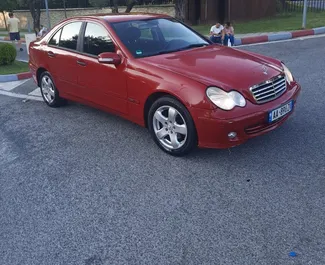 Frontansicht eines Mietwagens Mercedes-Benz C-Class in Tirana, Albanien ✓ Auto Nr.9583. ✓ Automatisch TM ✓ 0 Bewertungen.