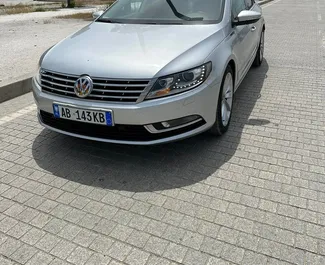 Frontansicht eines Mietwagens Volkswagen Passat-CC in Tirana, Albanien ✓ Auto Nr.9585. ✓ Automatisch TM ✓ 0 Bewertungen.