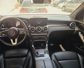 Mercedes-Benz GLC300 2020 zur Miete verfügbar in Dubai, mit Kilometerbegrenzung 200 km/Tag.