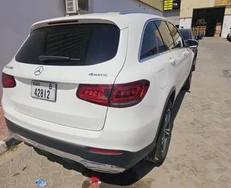 Vermietung Mercedes-Benz GLC300. Komfort, Premium, Crossover Fahrzeug zur Miete in VAE ✓ Kaution Einzahlung von 1500 AED ✓ Versicherungsoptionen KFZ-HV, TKV.