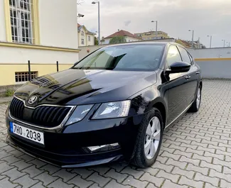 Frontansicht eines Mietwagens Skoda Octavia in Prag, Tschechische Republik ✓ Auto Nr.349. ✓ Automatisch TM ✓ 0 Bewertungen.