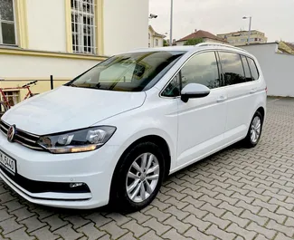 Autovermietung Volkswagen Touran Nr.393 Automatisch in Prag, ausgestattet mit einem 1,6L Motor ➤ Von Alexander in der Tschechischen Republik.