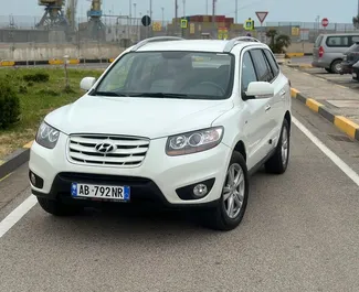 Frontansicht eines Mietwagens Hyundai Santa Fe in Durres, Albanien ✓ Auto Nr.9777. ✓ Automatisch TM ✓ 0 Bewertungen.