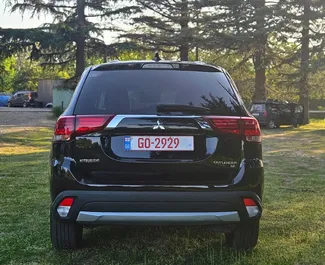 Benzin 2,4L Motor von Mitsubishi Outlander Xl 2017 zur Miete in Kutaisi.